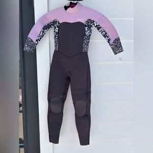 Roxy Black and Pink Patterned Sleeve